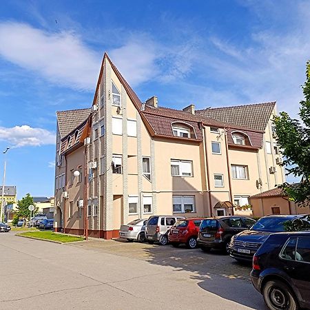 Studio Eleven Кишварда Экстерьер фото