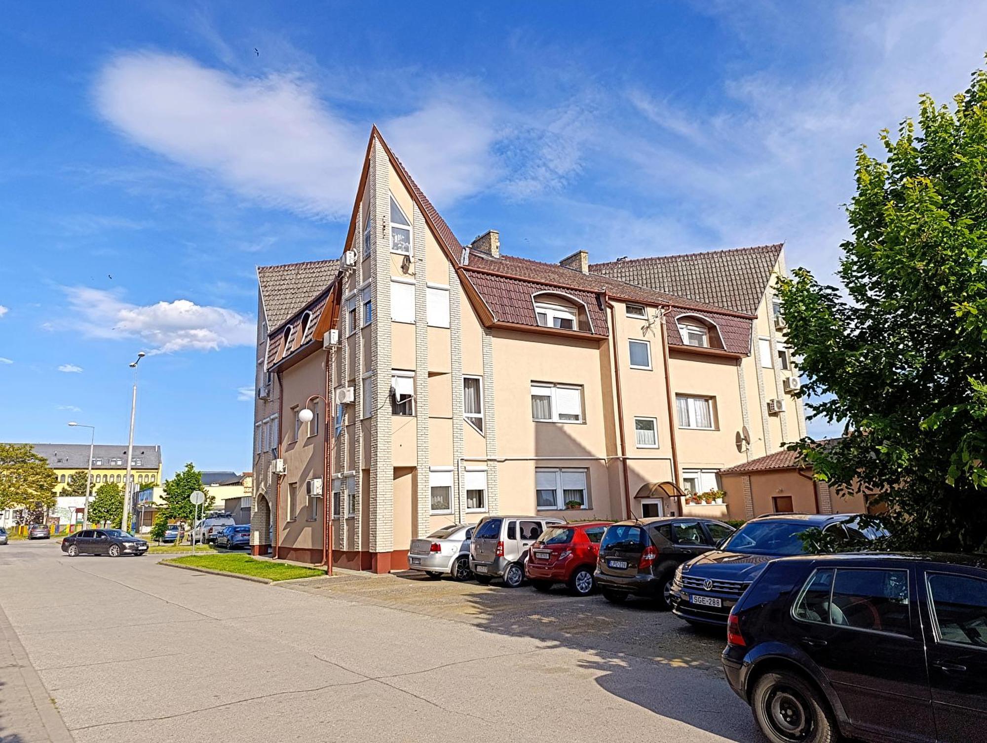 Studio Eleven Кишварда Экстерьер фото